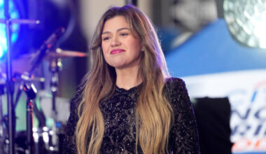 Kelly Clarkson is feuding with a Brooklyn, New York store