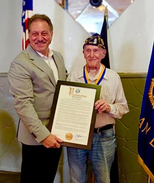 Veteran Receives Liberty Medal - Queens Gazette