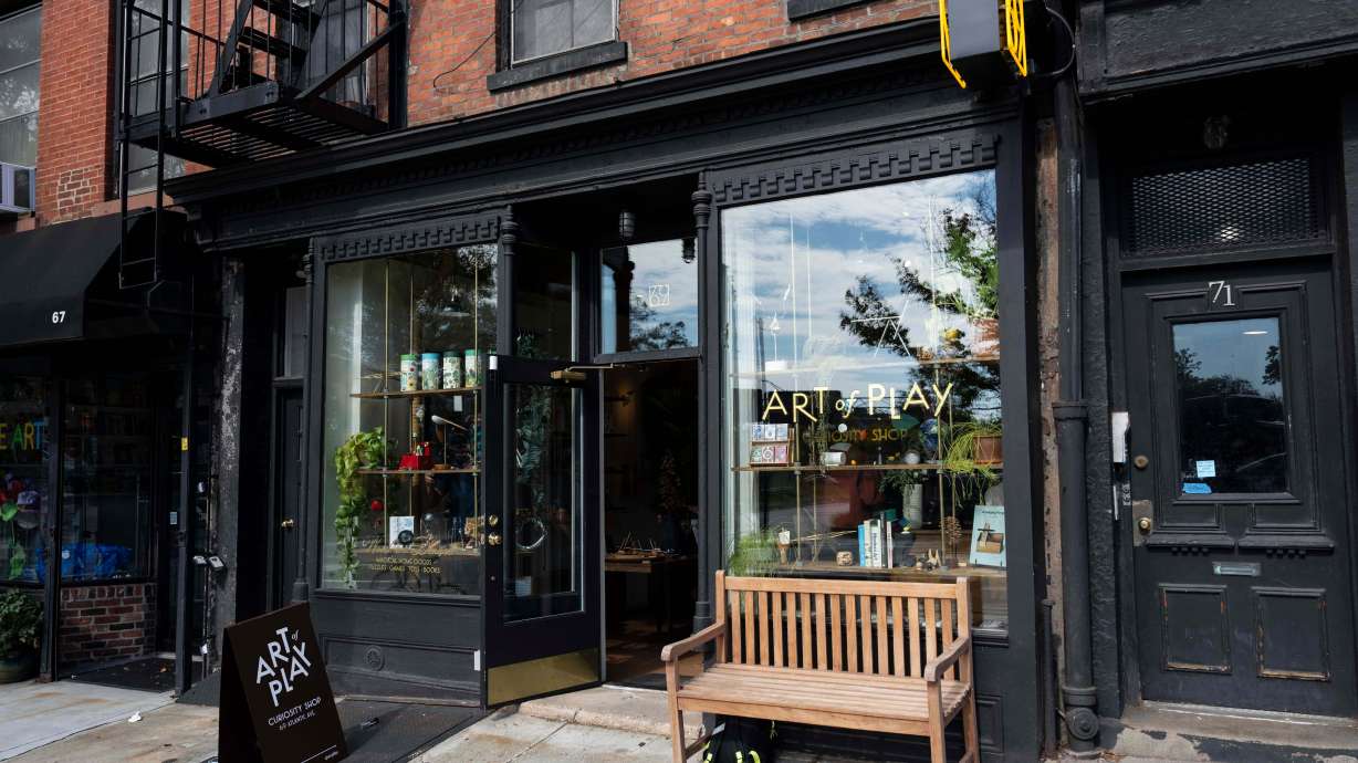 Kelly Clarkson and a Brooklyn store clashed on social media. Behind it, power dynamics loomed