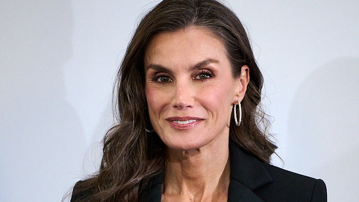 Queen Letizia brings back the diamond bracelet she wore before marrying Felipe VI