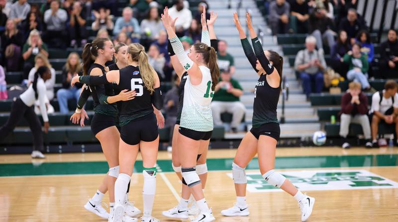 Women's Volleyball Overpowers Saint Peter's For Third Straight Win