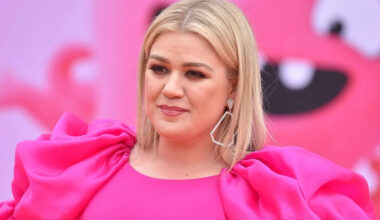 Kelly Clarkson’s Five-Minute Brooklyn Store Visit Surfaces on Video After Her $15,000 Bird Complaint