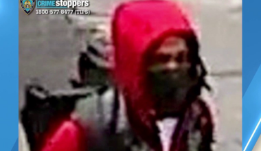 NYPD searches for masked suspect in fatal Midtown subway shooting