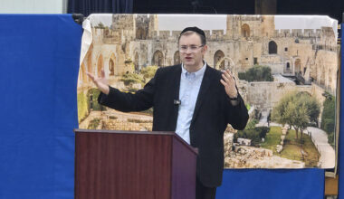 JEC-Elmora Avenue Shul Holds Monthly Breakfast and Shiur