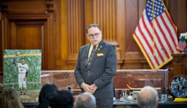 Bronx judge honors Roberto Clemente’s legacy in Hispanic Heritage Month presentation