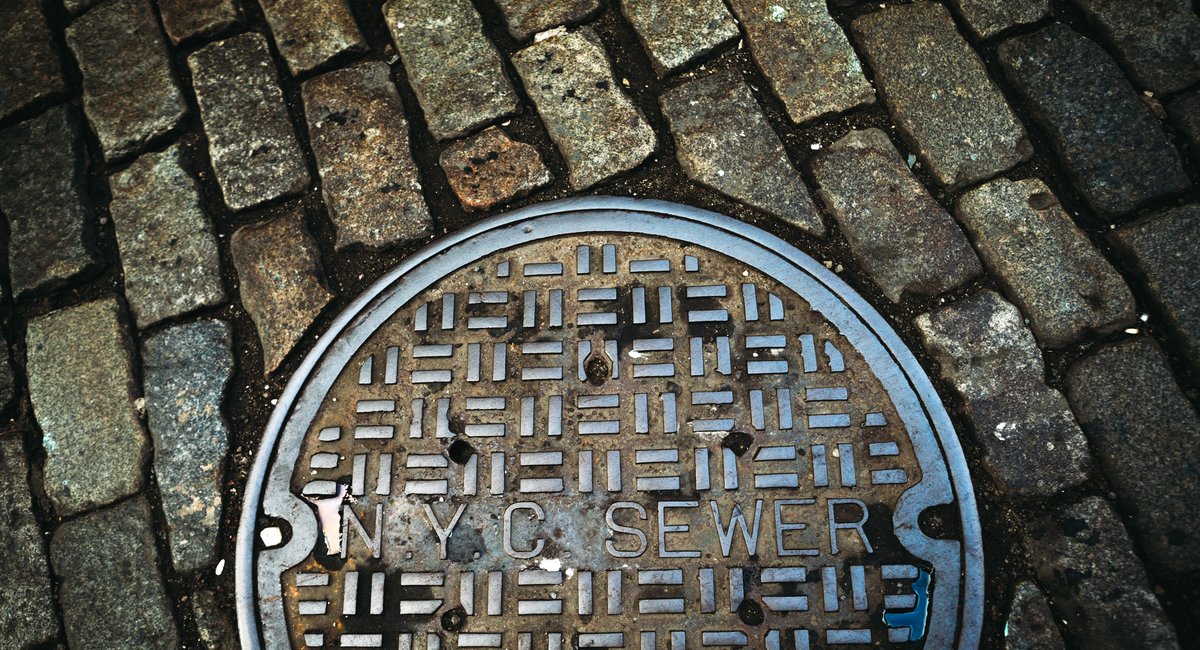 5 men charged with trespassing in 2 Manhattan manhole cases