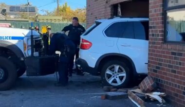 2 injured after car goes into New Park Pizza in Queens