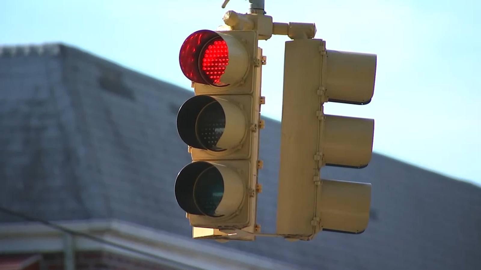 NYC installs red light cameras at 600 intersections, city says violations drop 80%