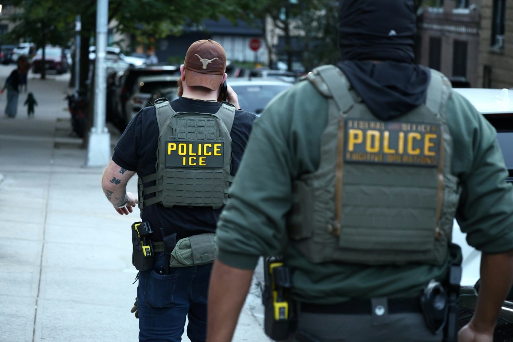 New York mayor says asking Trump to withdraw ICE after shooting