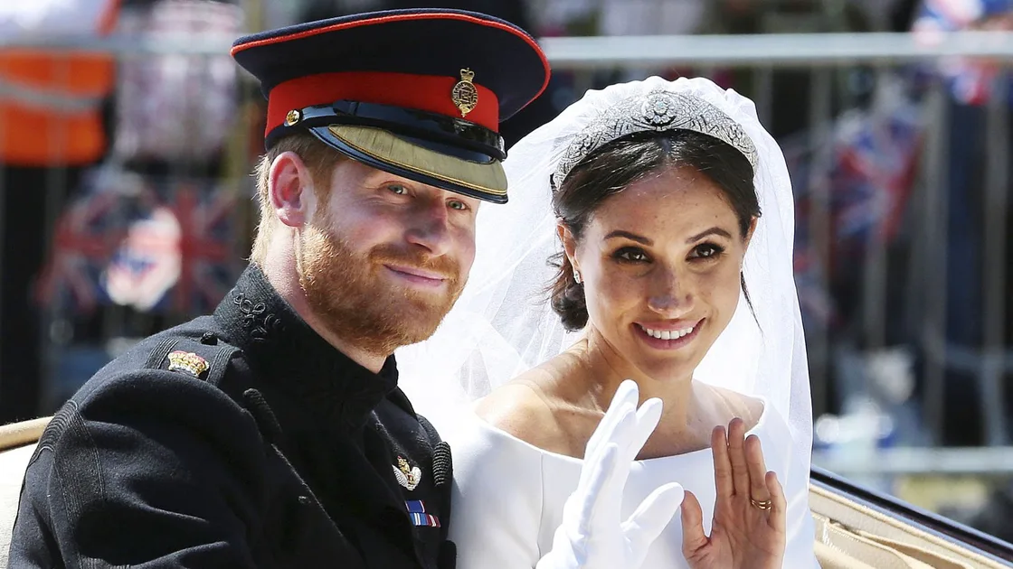 The Queen's former dresser to reveal the truth of the 'tiaragate' controversy | Now to Love
