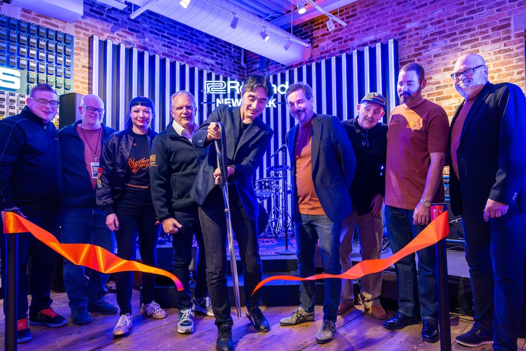 Roland CEO Masahiro Minowa cut the ribbon, officially opening the new store. Photo: Roland.