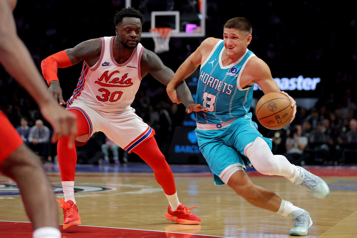 Hornets guard Grayson Allen (8) led the team in scoring with 21 points in his debut for Charlotte, including five three-pointers.
