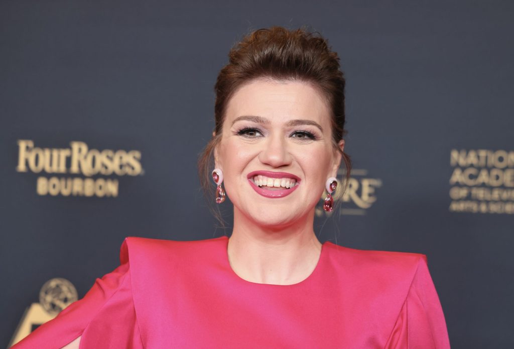 Kelly Clarkson Doubles Down on Brooklyn Store Feud