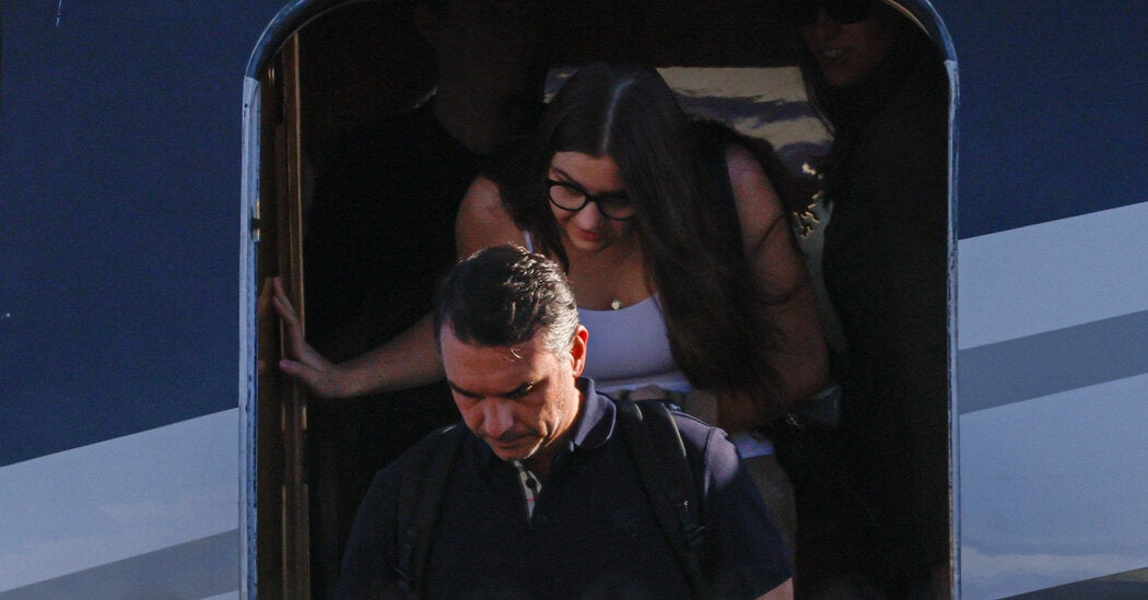 Flávio Bolsonaro Lands in Miami After Fleeing Brazil