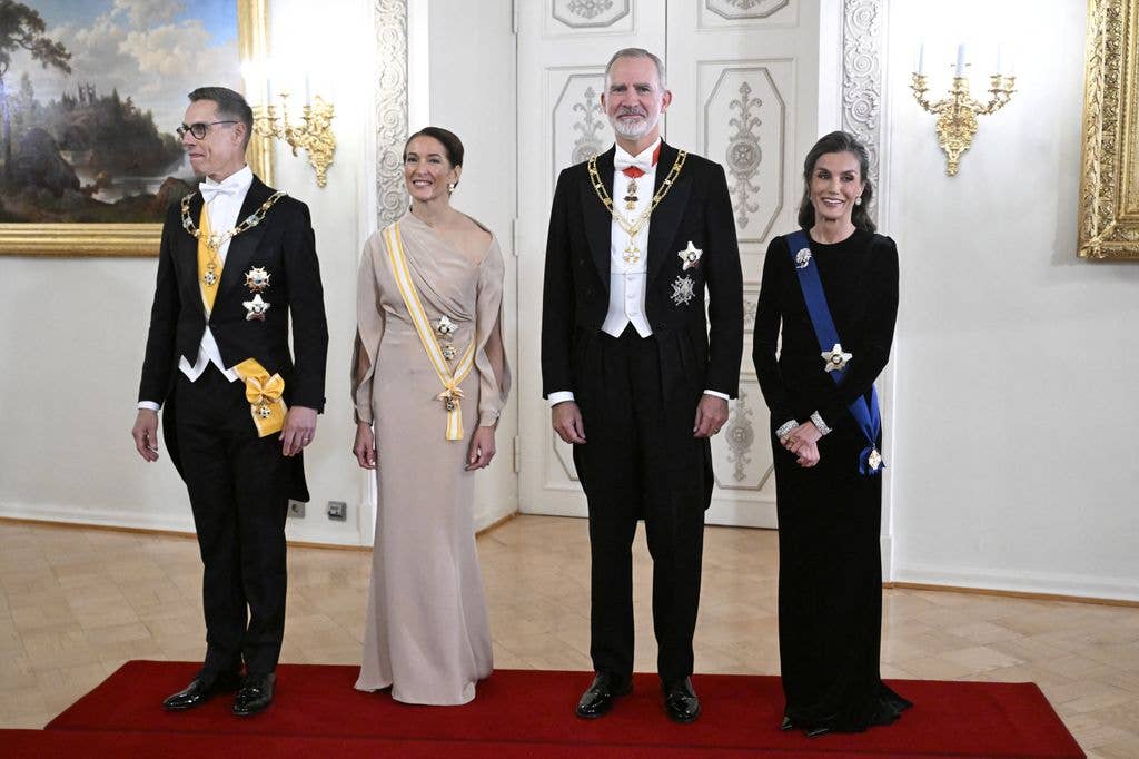 King Felipe of Spain (2R) and Queen Letizia of Spain (R) pose with Finland's President Alexander Stubb (L) and his wife Suzanne Innes-Stubb before a dinner at the Presidential Palace in Helsinki, Finland, on October 6, 2026. Spain's King Felipe and Queen LetiziaÂ are on a two-day state visit to Finland 