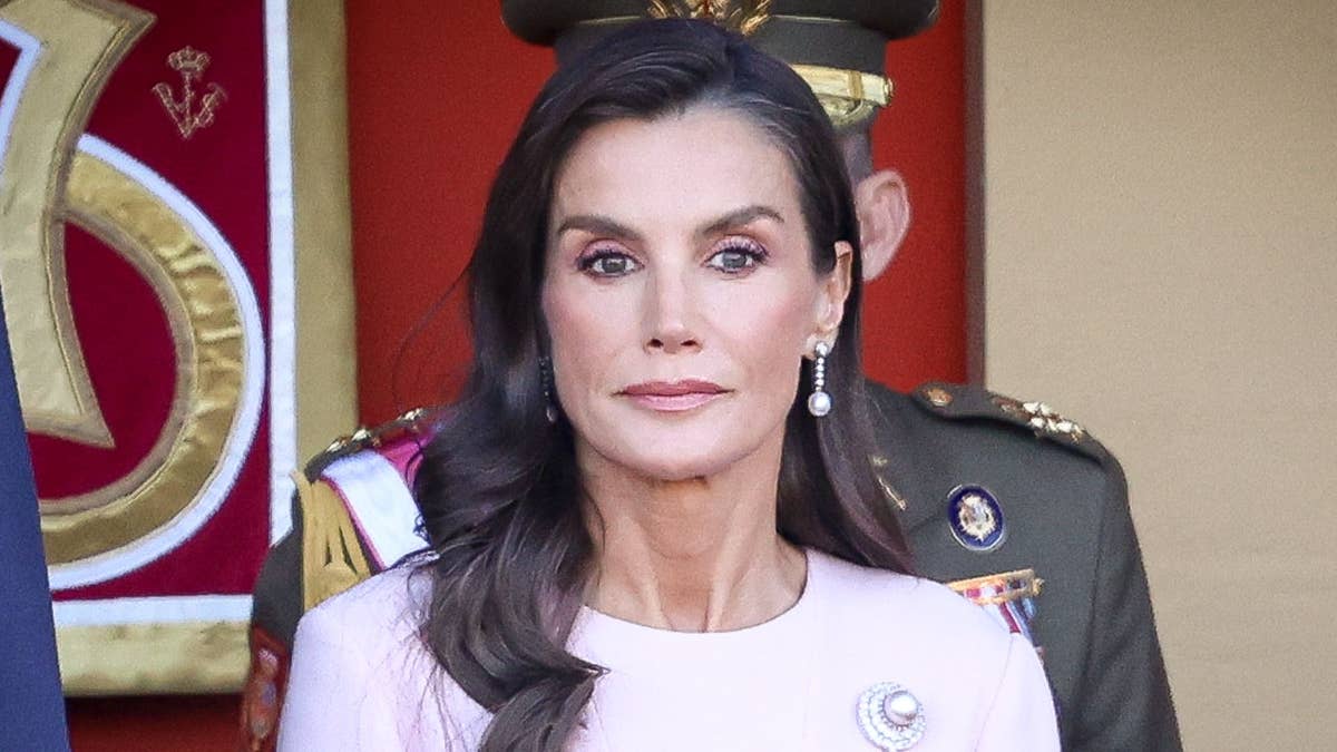 Queen Letizia of Spain reacts after she's left hanging with awkward handshake 'snub' on National Day