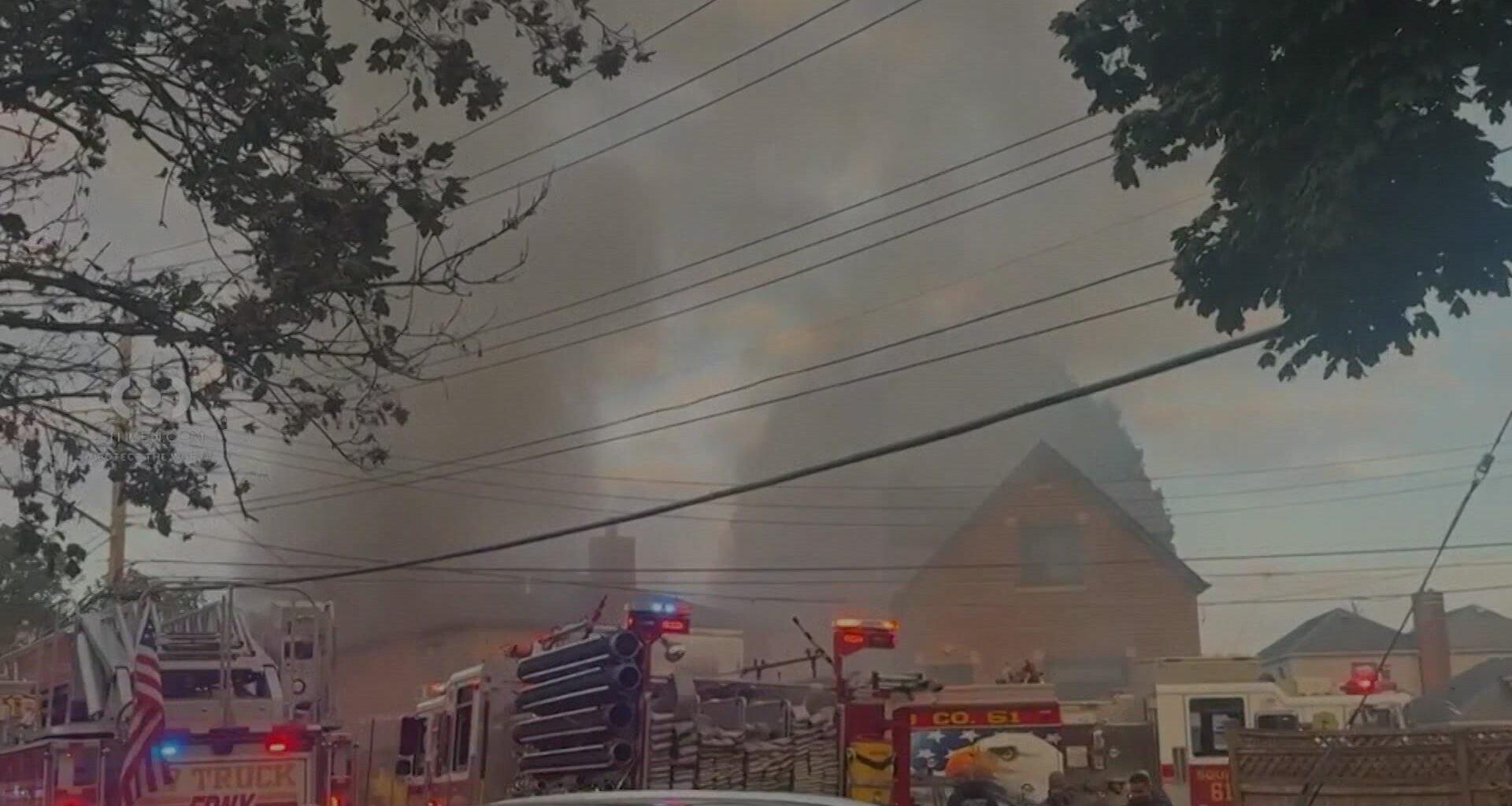 News 12 | Bronx | Country Club Home Erupts In Flames
