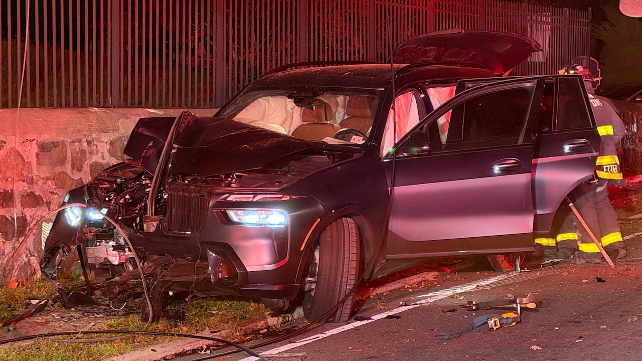 Car vs. Pole New Dorp
