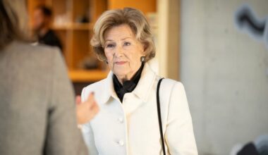 Queen Sonja Visits the National Archives to View Letters Left by Norwegians After King Harald's Death