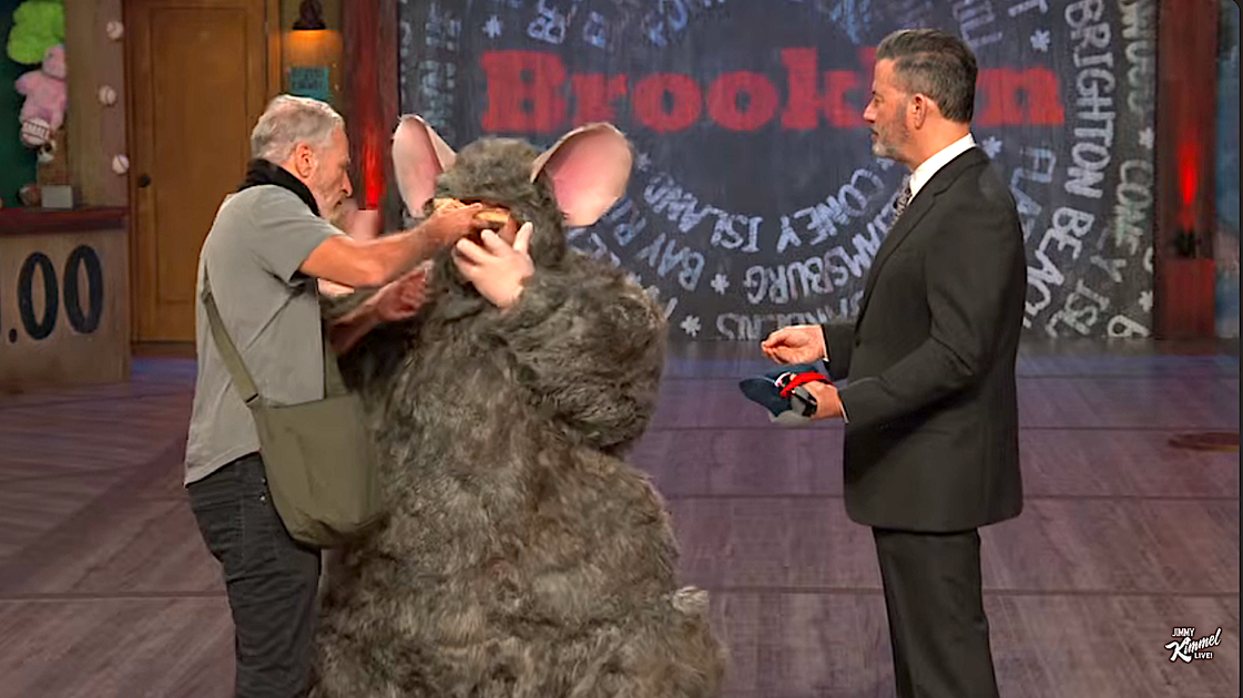 Jimmy Kimmel’s Final NYC Night Takes A Wild Turn As ‘Urban Scavenger’ Jon Stewart Appears