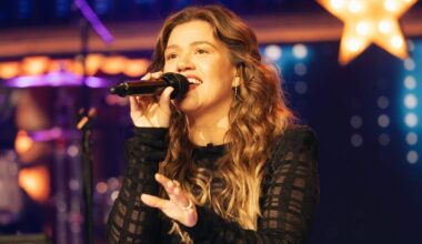 Kelly Clarkson's Online Feud With a Brooklyn Toy Store: PR Expert Explains