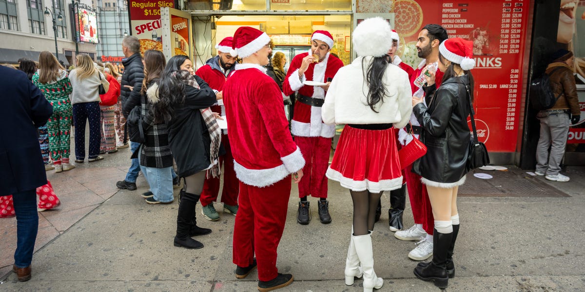 After Fraud Charges, SantaCon Returns to NYC Under New Management