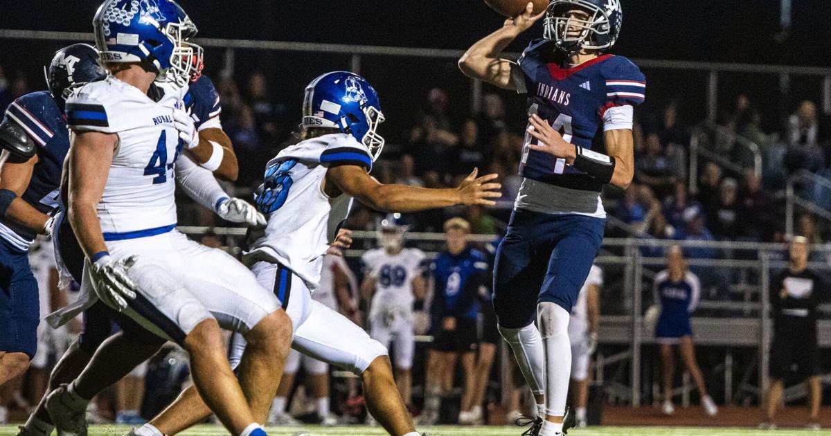 MHS football claims Centennial League title, blanking Washburn Rural 46-0 | Sports
