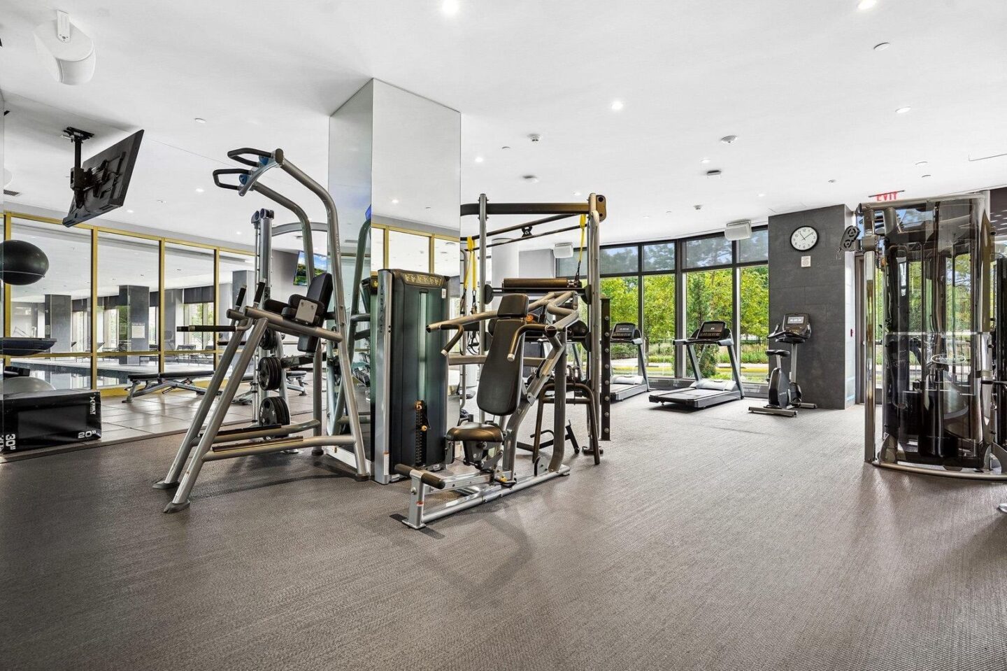75 Park Lane Amenities 1