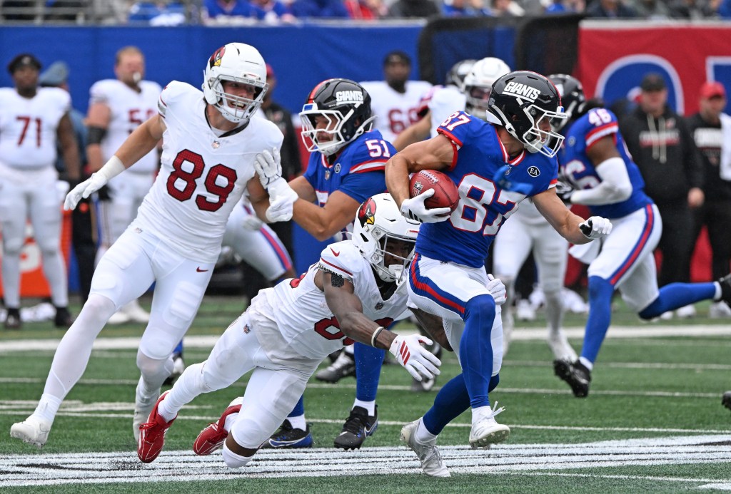 New York Giants wide receiver Braxton Berrios (87) runs the ball while being pursued by Arizona Cardinals players.