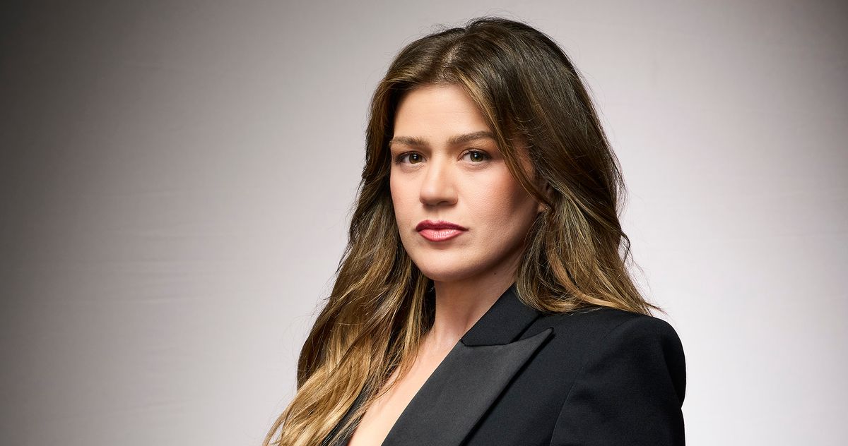 Why Is Kelly Clarkson Beefing With a Brooklyn Game Store?