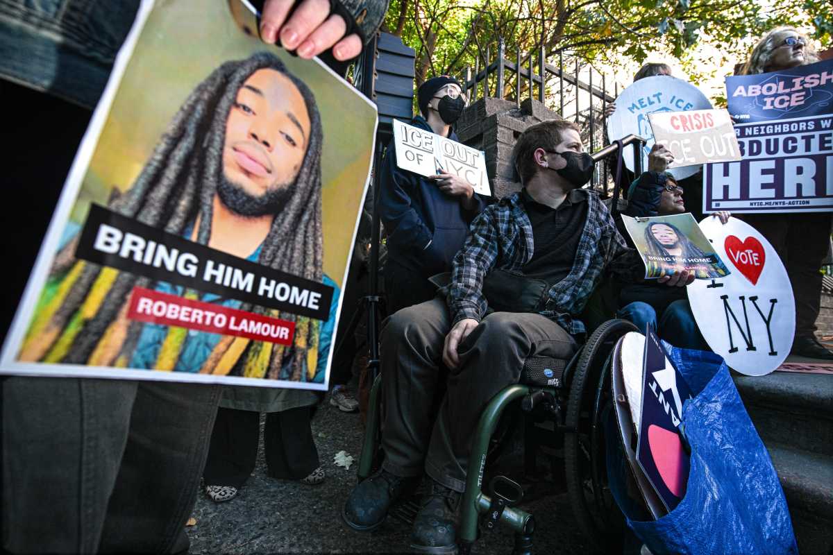 ICE agents posed as NYPD officers to arrest Haitian migrant in his Brooklyn home, neighbors say