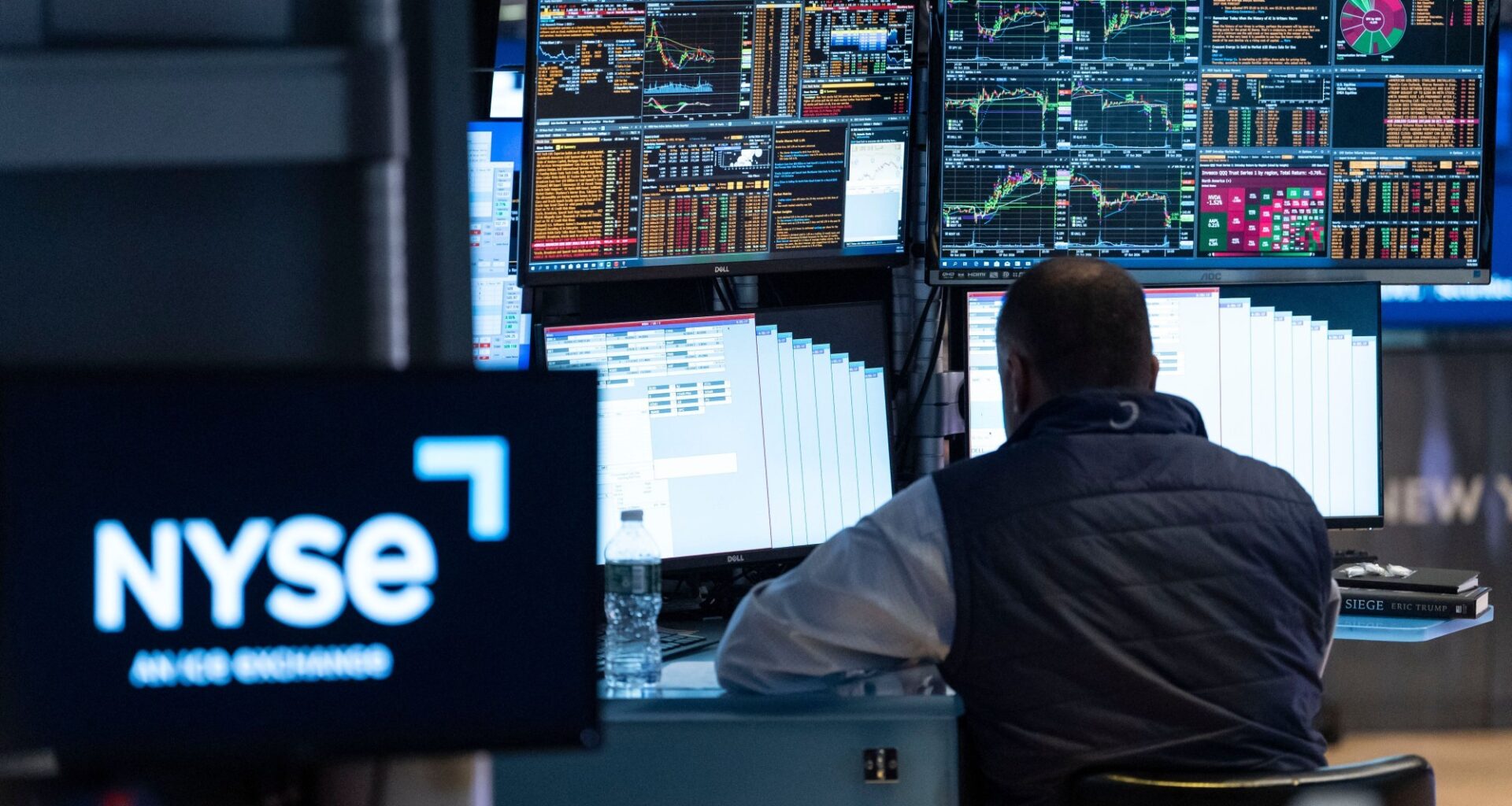US markets weighed down by extended sell-off in the tech sector