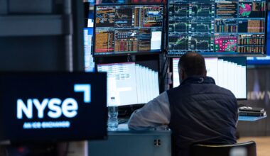 US markets weighed down by extended sell-off in the tech sector