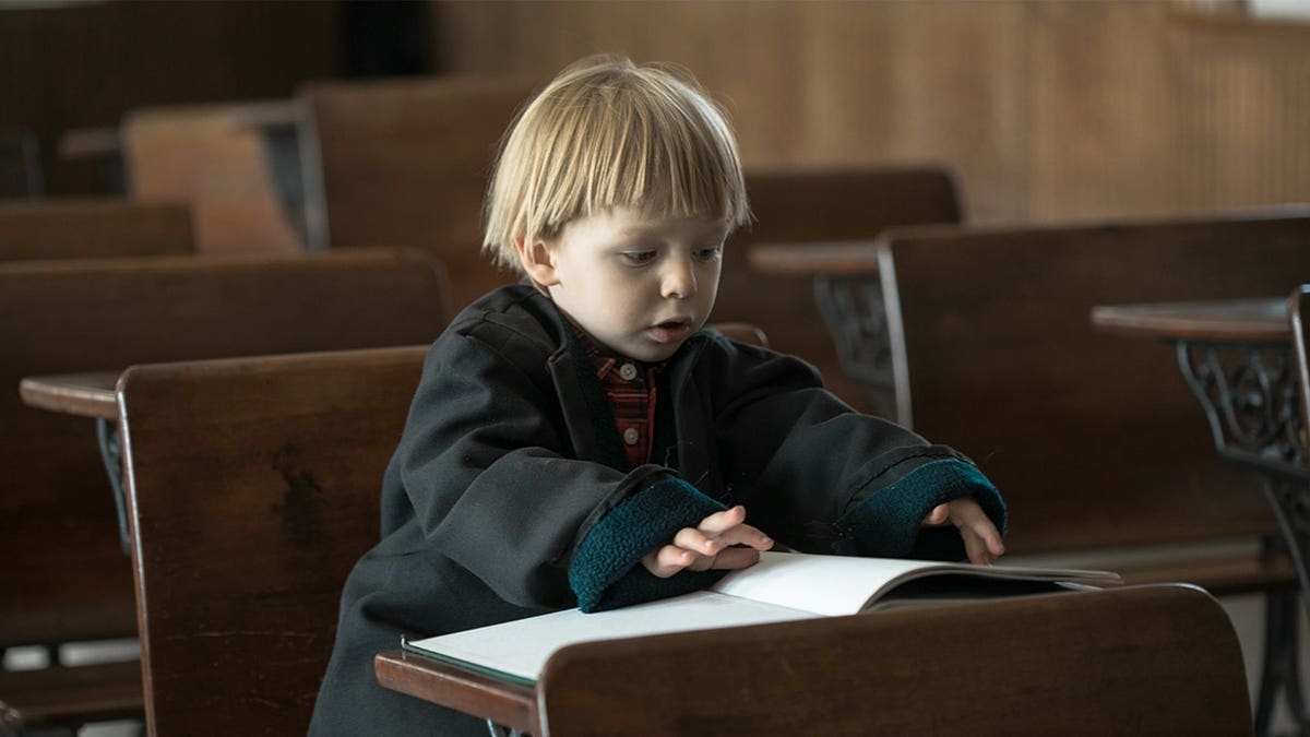 Amish-boy-in-calssroom