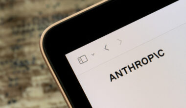 NYC Comptroller Urges Anthropic to Delay IPO, Focus on AI Sa…