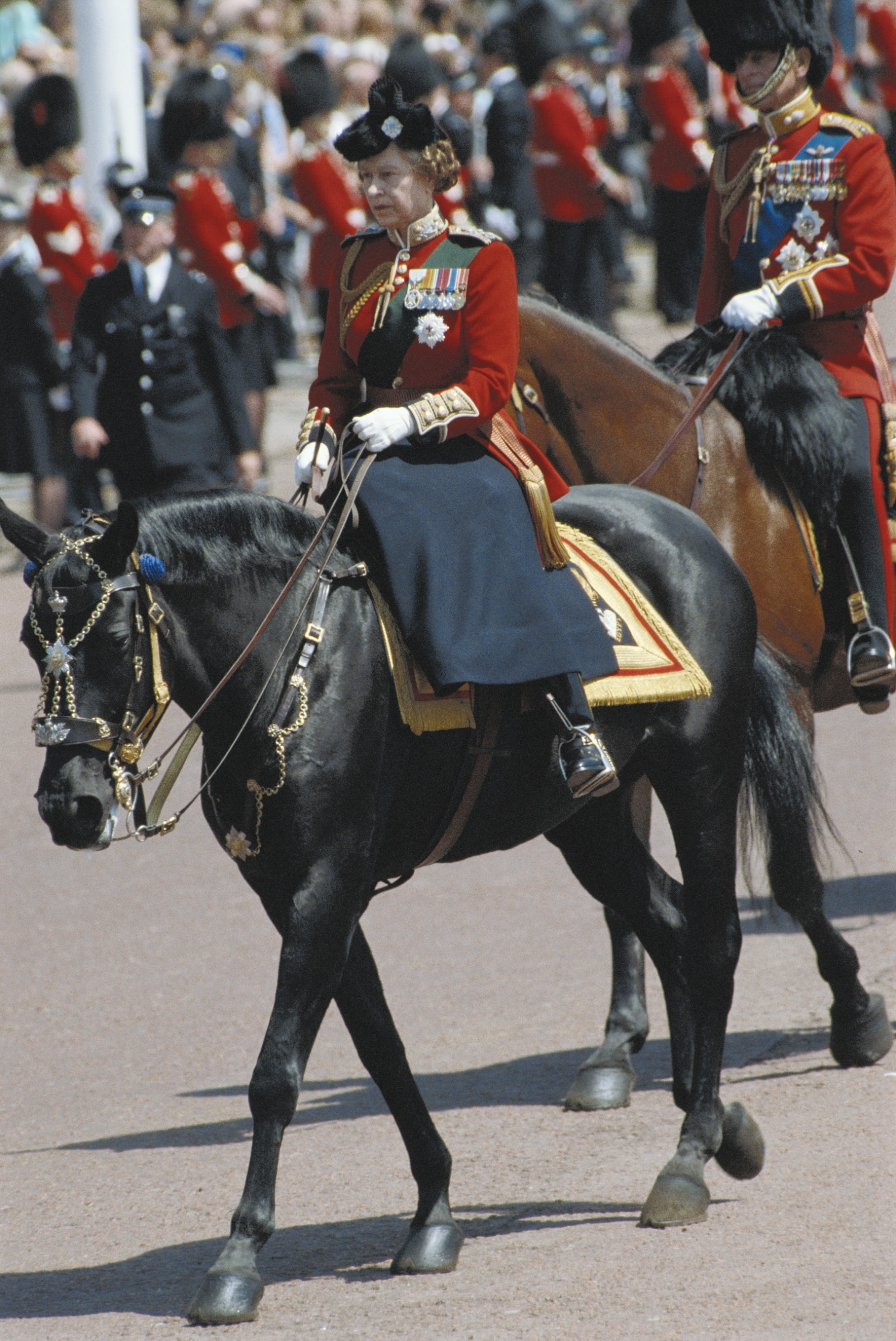 Queen Elizabeth riding Burmese in 1986