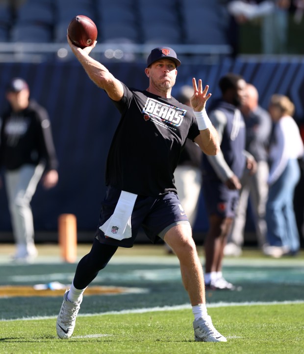 Chicago Bears quarterback Case Keenum warms up for a game against the New York Jets at Soldier Field in Chicago on Oct. 4, 2026. (Chris Sweda/Chicago Tribune)