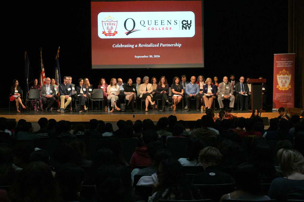 Queens College and Townsend Harris High School celebrate new bridge program – QNS