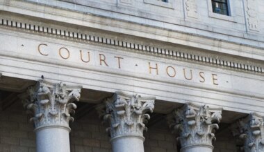 Judge censured over courtroom handgun stunt