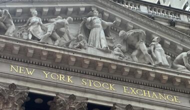 Wall Street points toward gains, oil prices fall