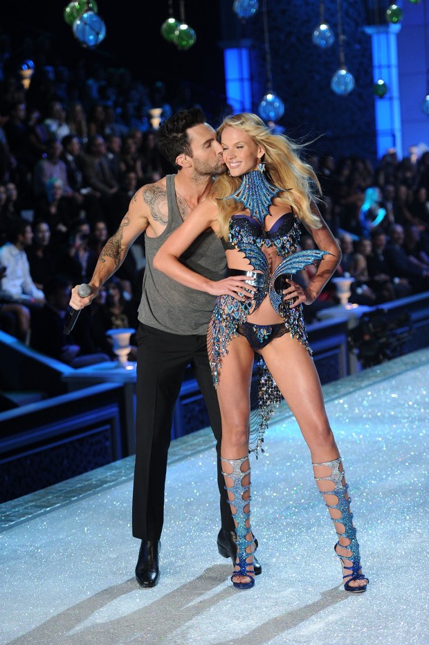 NEW YORK, NY - NOVEMBER 09: Adam Levine of Maroon 5 performs with Model Anne V during the 2011 Victoria's Secret Fashion Show at the Lexington Avenue Armory on November 9, 2011 in New York City. (Photo by Jamie McCarthy/Getty Images)