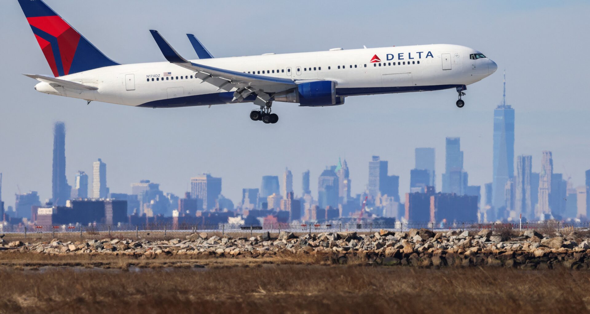 Brooklyn man shouts n-word amid escort off Delta plane at JFK