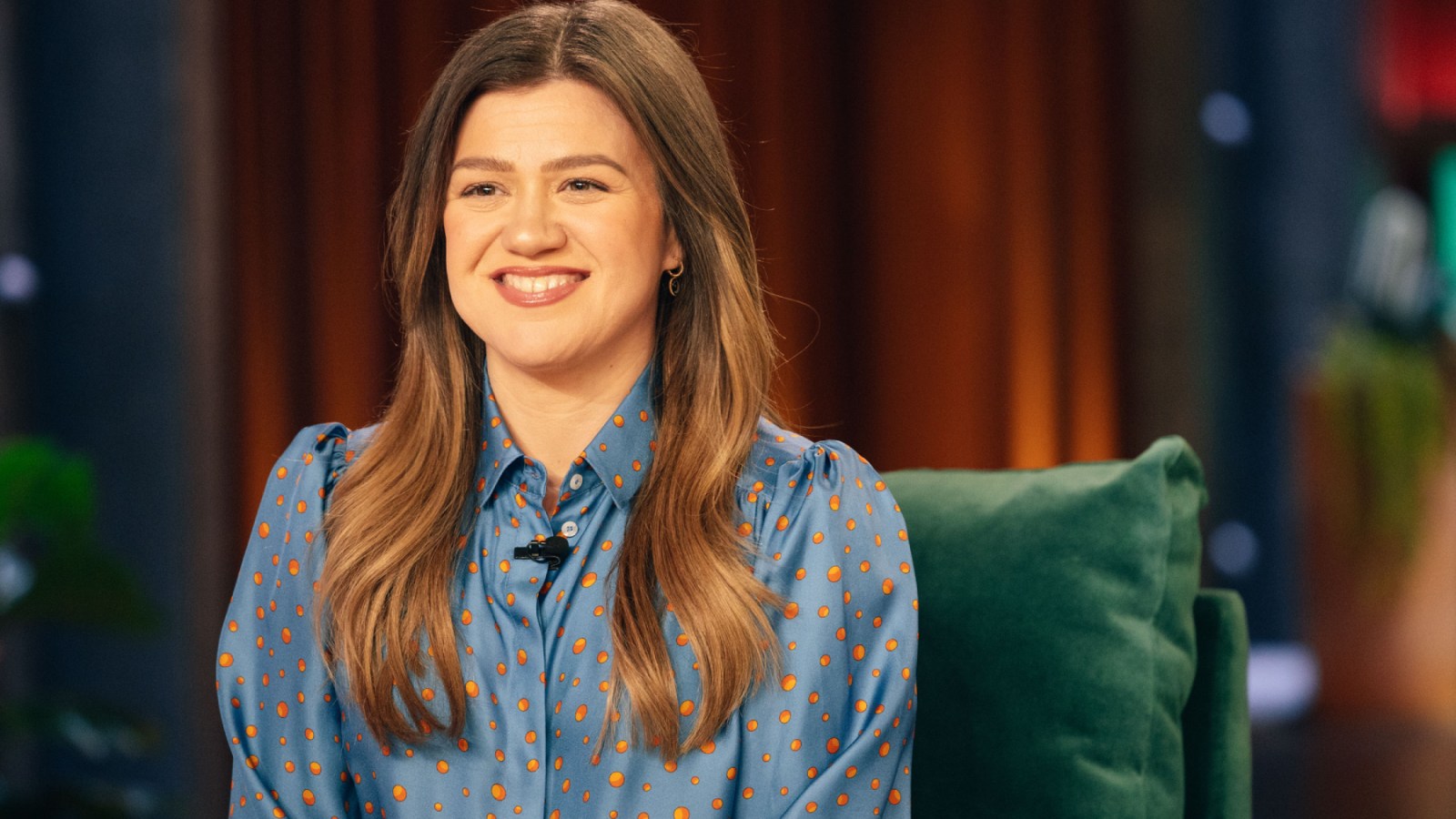 More Details Emerge About Kelly Clarkson's Feud With Brooklyn Shop