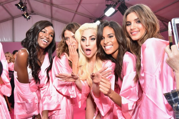 PARIS, FRANCE - NOVEMBER 30: (L-R) Leomie Anderson, Lais Oliveira, Lady Gaga, Cindy Bruna and Valery Kaufman pose backstage prior to the Victoria's Secret Fashion Show on November 30, 2016 in Paris, France. (Photo by Pascal Le Segretain/Getty Images for Victoria's Secret)