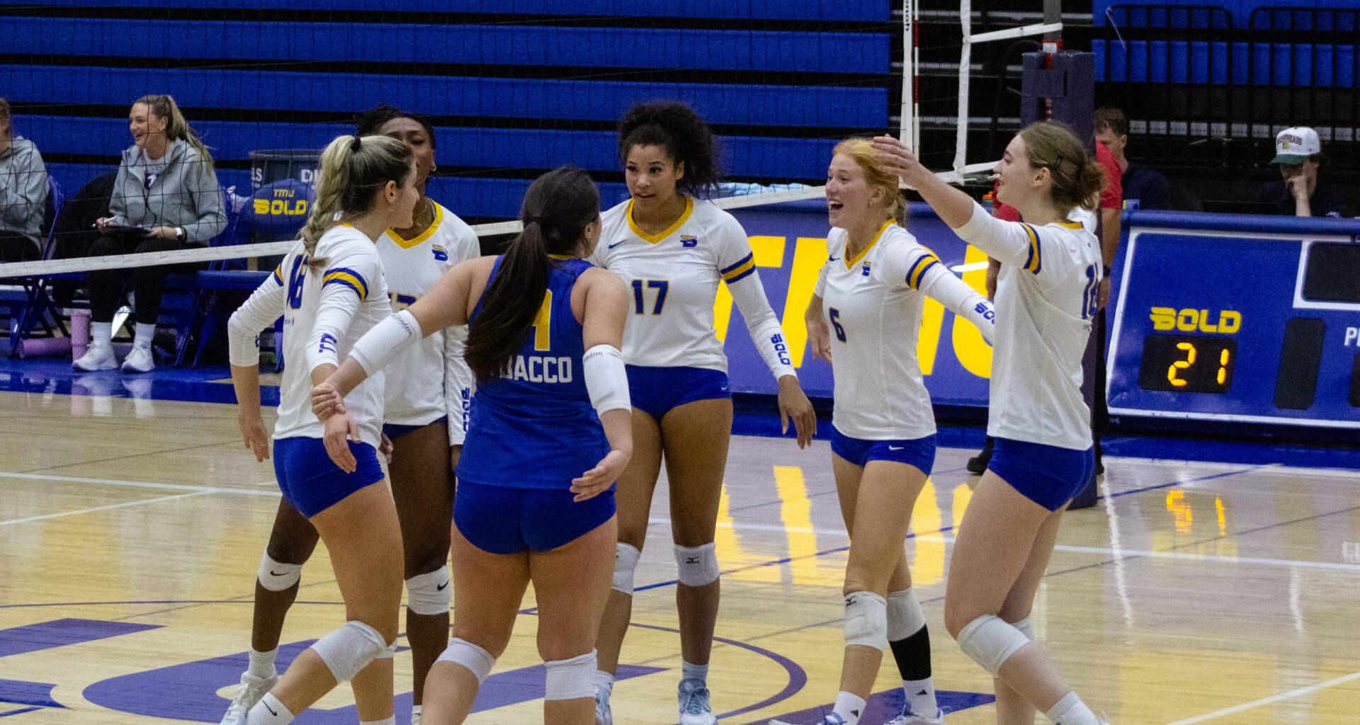 TMU falter against Queen’s in five sets – The Eyeopener