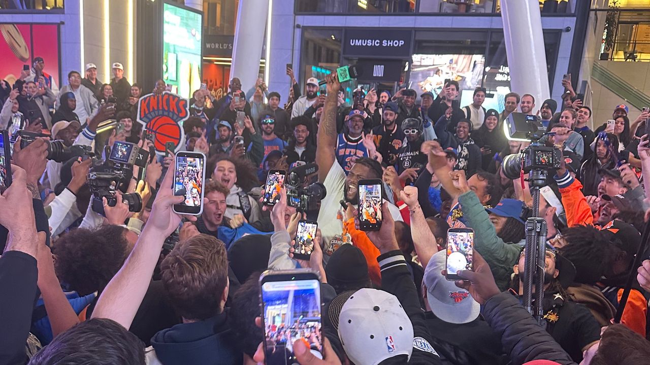 The Knicks Turned New York Into a Party. Can They Keep It Going After an Opening Night Loss?
