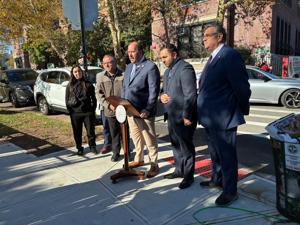 Staten Island lawmakers blast city over dark streets, unresolved 311 complaints
