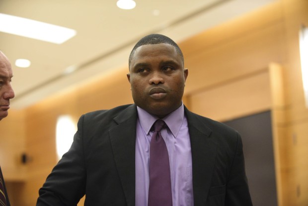 NYPD Officer Wayne Isaacs in Brooklyn Supreme Court on Wednesday, Nov. 1, 2017. (Barry Williams / for New York Daily News)