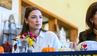 AOC latest NY lawmaker to receive envelope with suspicious white powder amid nationwide investigation