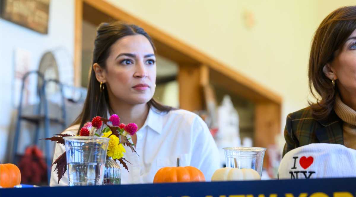 AOC latest NY lawmaker to receive envelope with suspicious white powder amid nationwide investigation